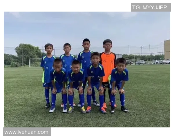 杭州足球队在总决赛积分榜上以60分稳居第一名展现强劲实力